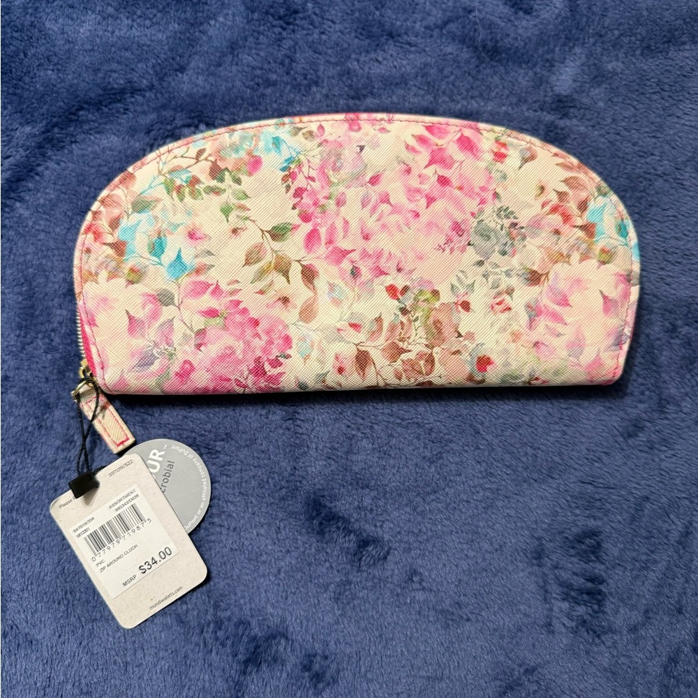 Mundi floral print wallet material is made from 100%recycled plastic bottles